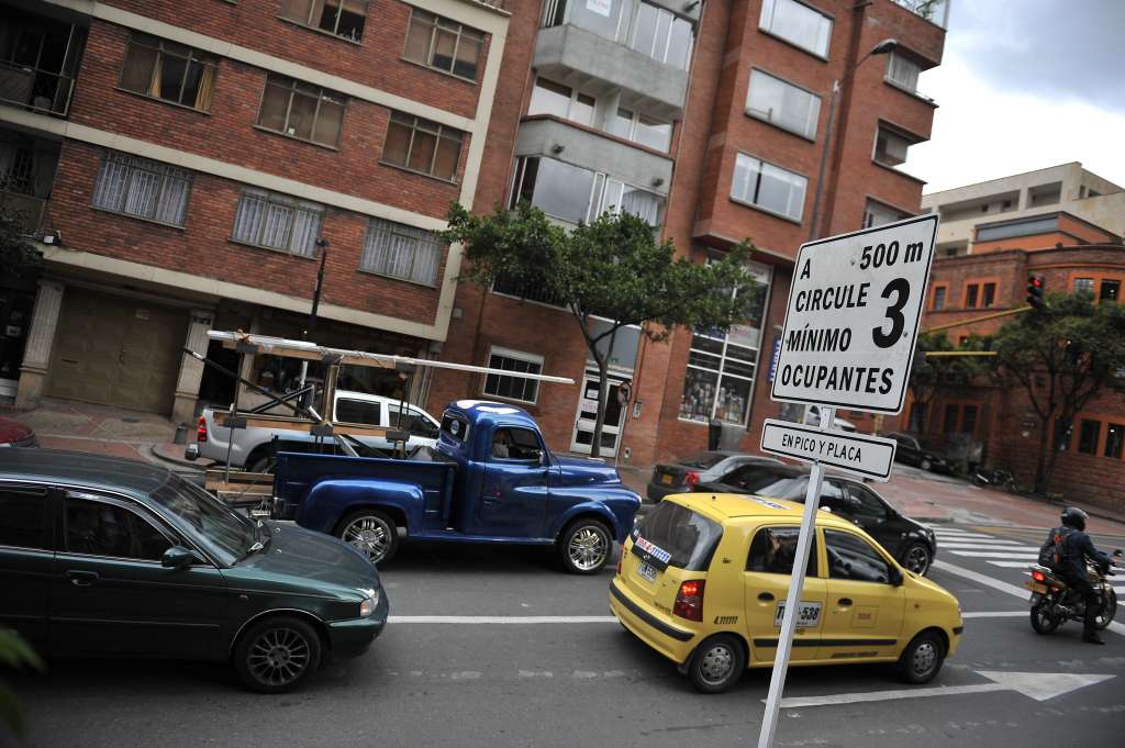 Avisos que hacen referencia a el cambio de restricción vehicular en el centro de la capital