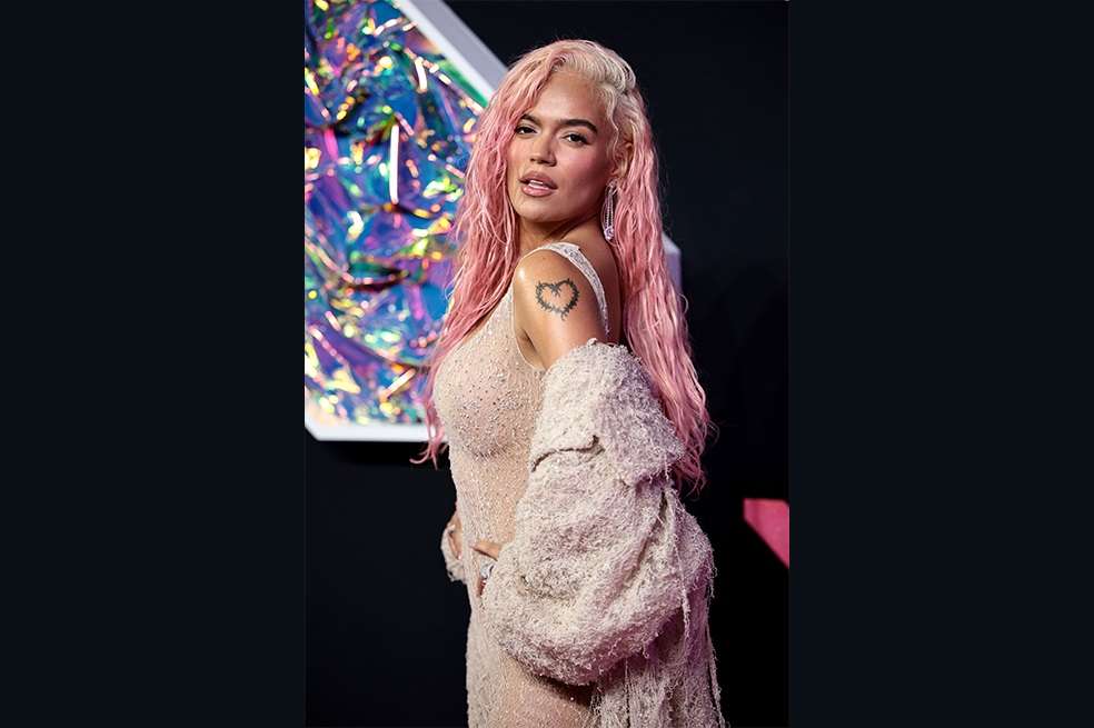 Los millones de Karol G. Esto valen su fortuna, sus carros y sus casas
