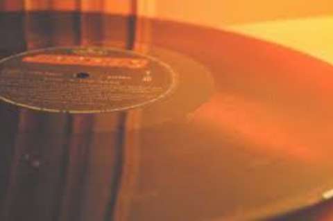 La nostalgia mantiene a flote a una tienda de vinilos mexicana ante la pandemia
