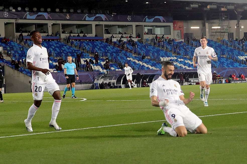 Real Madrid viene de clasificar a la siguiente fase de la Champions y buscará sumar de a tres contra un Atlético que es líder del campeonato español.