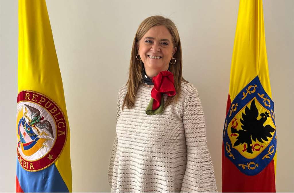 Adriana Herrera Beltrán, es Abogada, especialista en Gestión Pública e
Instituciones Administrativas y Magister en Derecho Público para la
Gestión Administrativa de la Universidad de los Andes.