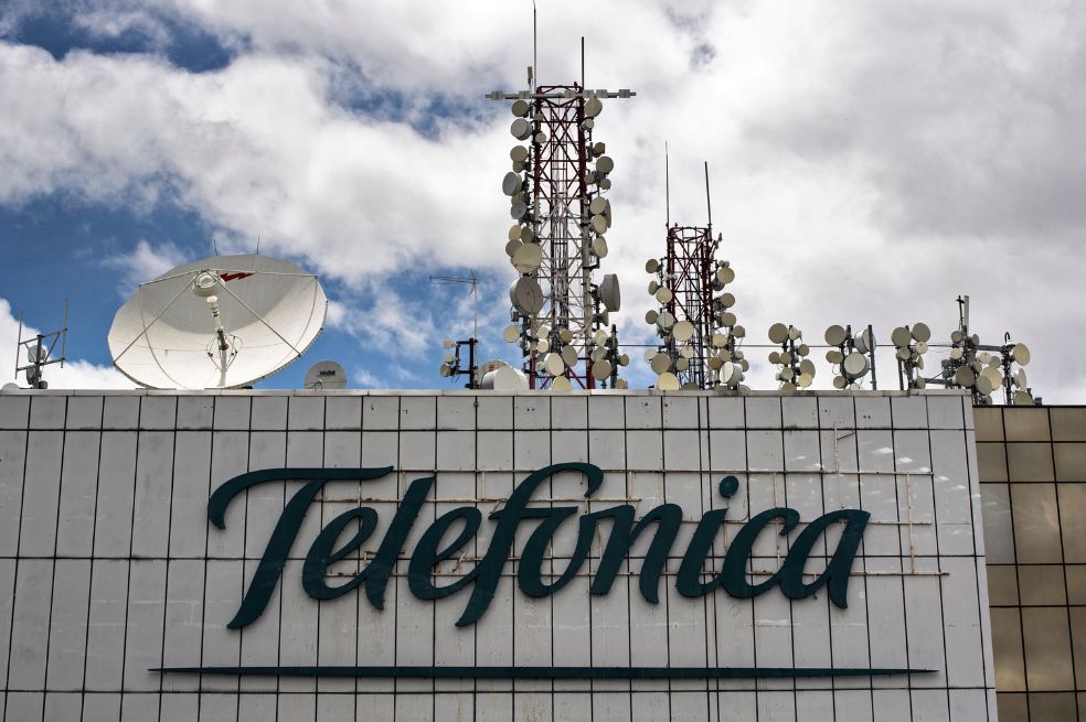 La transnacional española Telefónica reveló solicitudes de "interceptaciones" de más de 1,5 millones de sus líneas telefónicas en Venezuela.