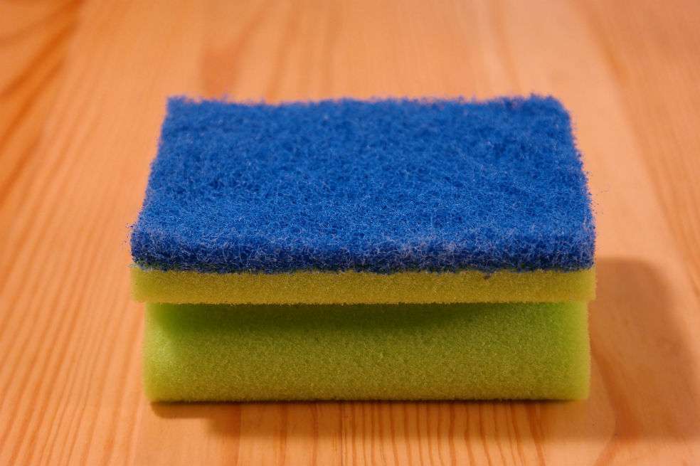 Las esponjas de cocina tienen una densidad de microorganismos igual a la de las heces fecales. / Pixabay
