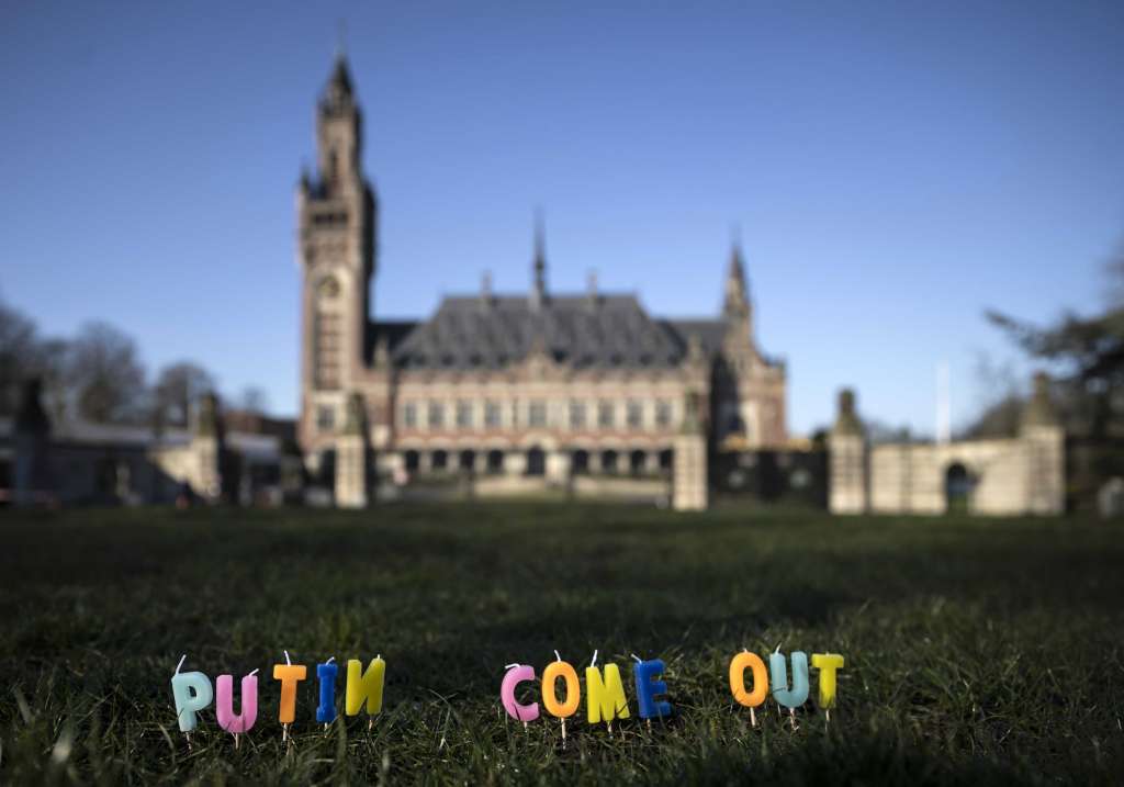 -FOTODELDIA- LA HAYA, 07/03/2022.- La Corte Internacional de Justicia en La Haya, en una imagen tomada durante el comienzo del juicio en el que Ucrania ha demandado a Rusia por la invasión comenzada el pasado 24 de febrero. Rusia no se presentó este lunes al juicio en la Corte Internacional de Justicia (CIJ) en el que Ucrania ha demandado a Moscú por violar presuntamente la Convención para la Prevención y la Sanción del Delito de Genocidio en la invasión iniciada el pasado 24 de febrero. EFE/David Morales Urbaneja