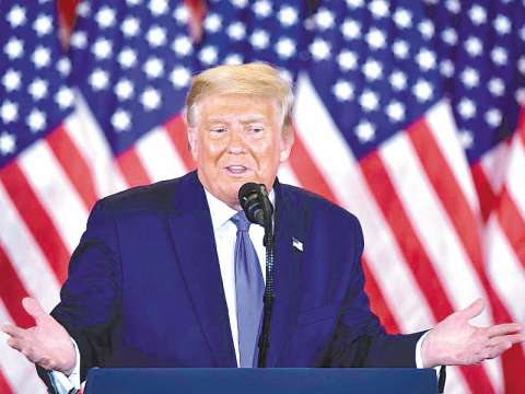 Trump firmó nuevo plan de alivio económico tras bloquearlo durante días