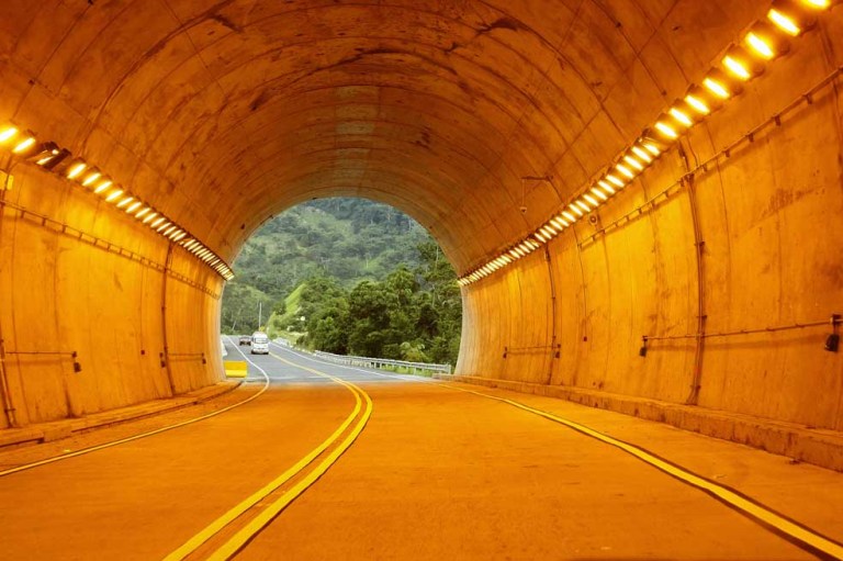 Se hizo la luz, pero la vía está en tinieblas