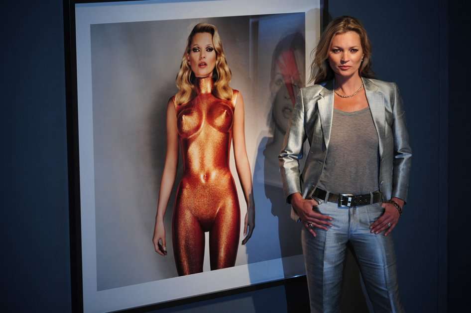 En 2005 Kate Moss perdió varios contratos por la difusión de un video en que tomaba cocaína, pero pronto volvieron a llamar a su puerta. / AFP