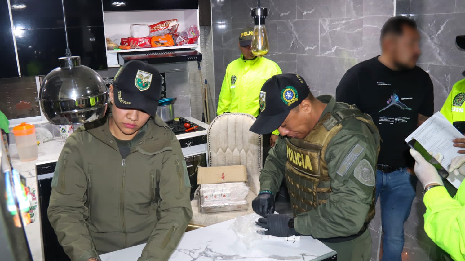 Incautación de material explosivo y captura de nueve integrantes de banda de traficantes.