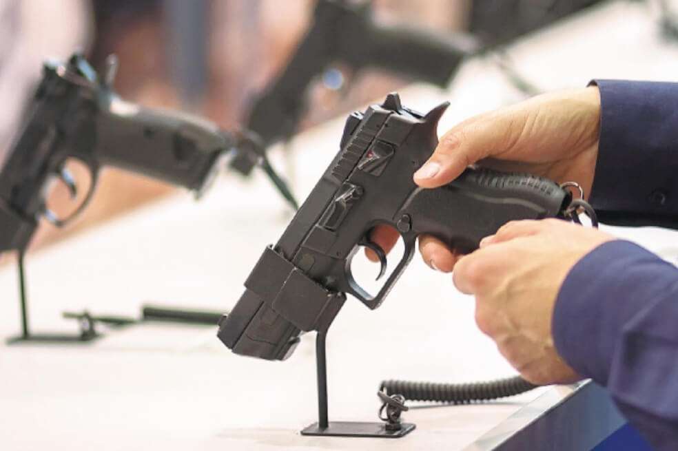 Parlamentarios alertaron que de los 400.000 salvoconductos para porte de armas que hay en el país, solo alrededor de 8.000 estaban vigentes. / Getty Images