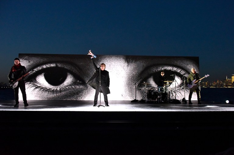 De la inocencia a la experiencia: inicia la nueva gira mundial de U2