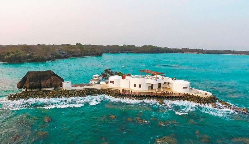 Isla Pelicano está entre arrecifes coralinos y aguas cristalinas. / Cortesía: Pequeños Hoteles con Encanto by Prestige