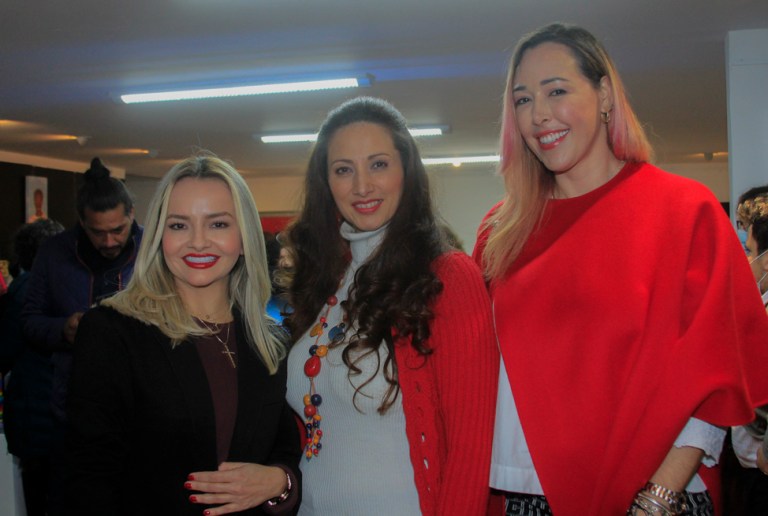La gobernadora del Valle del Cauca,Clara luz Roldán, invito ala inauguración de la exposición colectiva de cuatro artistas vallecaucanos y al concierto de la orquesta nacional de guitarras de la union (costa rica) y la Orquesta Nacional de guitarras de Colombina,participantes en el VII festival internacional de orquestas de guitarras (FIOGUI 2022).