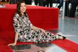 En fotos: Así celebró Anne Hathaway su estrella en el Paseo de la fama de Hollywood