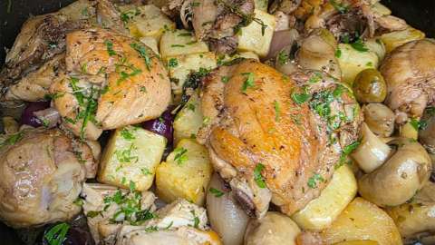 Receta para preparar pollito horneado con papas y aceitunas