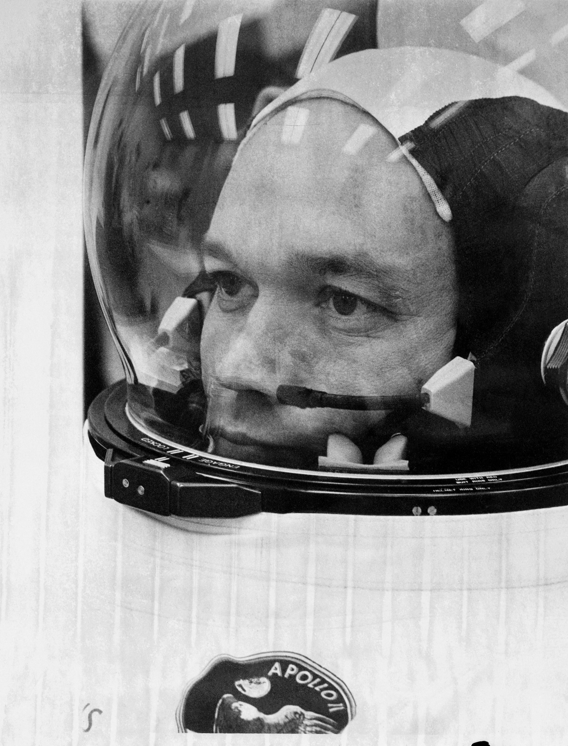 El astronauta Michael Collins a punto de abordar el Apolo 11 en 1969.
