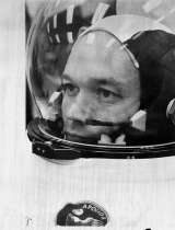 Muere Michael Collins, uno de los astronautas que estuvo en el primer viaje a la Luna
