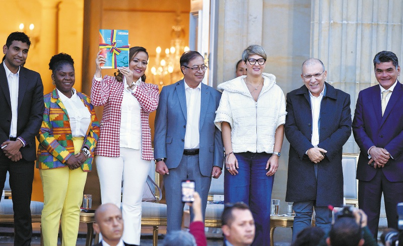 El gobierno de Gustavo Petro radicó este lunes la reforma con la que busca meterle mano a la estructura del sistema de salud.