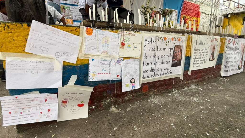El homenaje se realizó en la Institución Educativa Gabriel García Márquez. Otros docentes la recordaron como alguien trabajadora, alegre y dispuesta a luchar por los estudiantes.