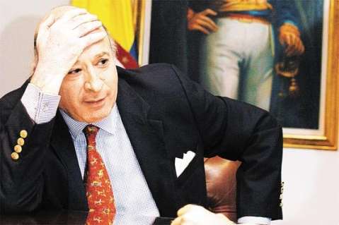 Piden investigar a exministros Pretelt y Palacio por nuevos delitos en Yidispolítica