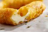 ¿Pensando en una merienda? Esta receta de deditos de queso te ayudará