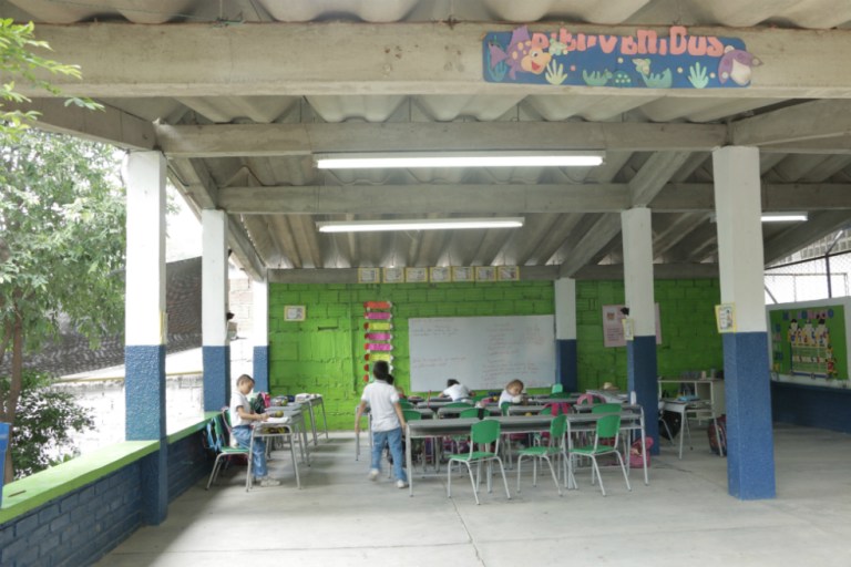 El colegio de Neiva que construye paz, pero no tiene paredes ni pupitres
