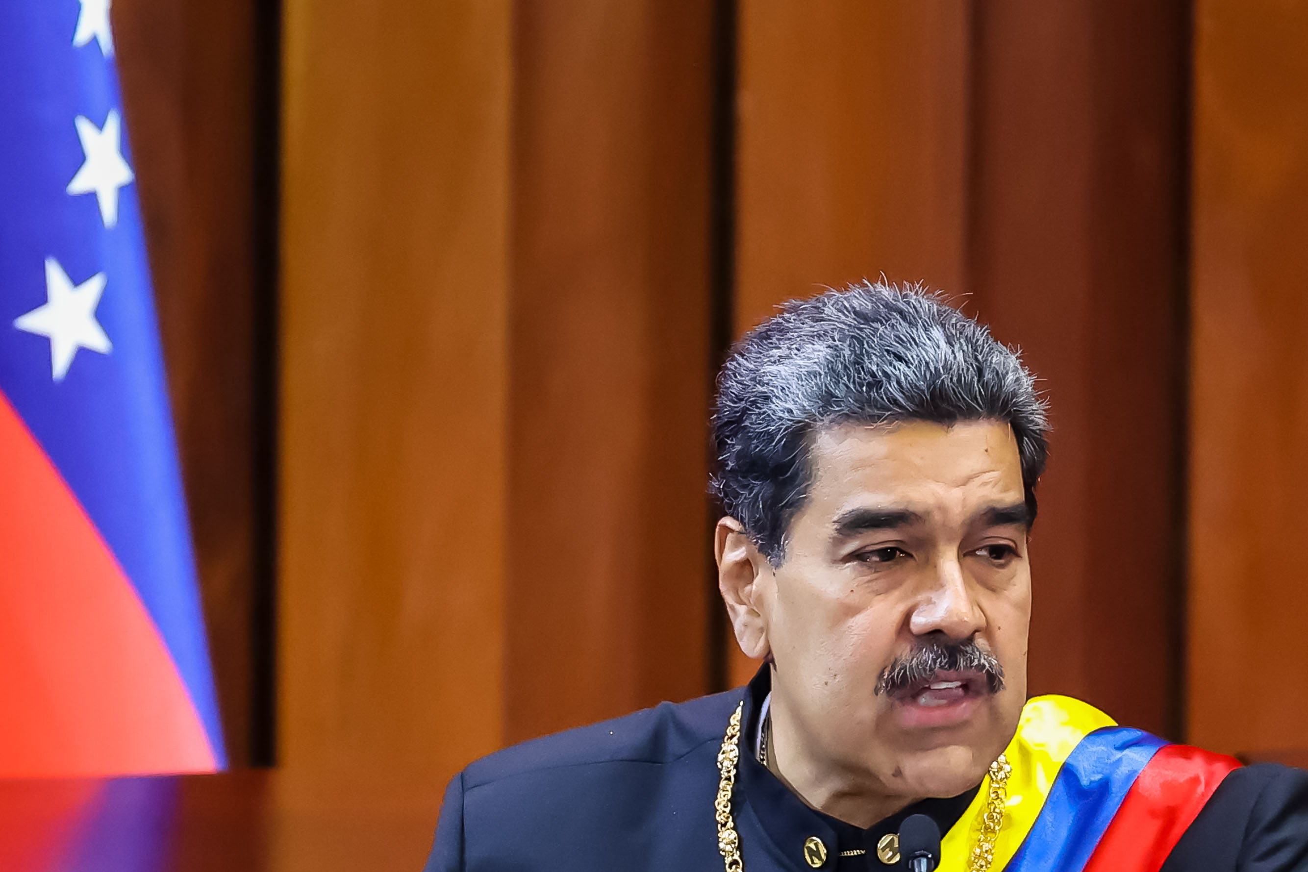 AME3811. CARACAS (VENEZUELA), 31/01/2024.- El presidente de Venezuela Nicolás Maduro pronuncia un discurso hoy, al inicio del año judicial en la sede del Tribunal Supremo de Justicia (TSJ) en Caracas (Venezuela). La Justicia de Venezuela incrementó en un 8,6 % el número de sentencias emitidas el año pasado respecto a 2022, según cifras del Tribunal Supremo de Justicia (TSJ), que presentó este miércoles su balance anual durante el acto de instalación de un nuevo año judicial. EFE/ Miguel Gutiérrez