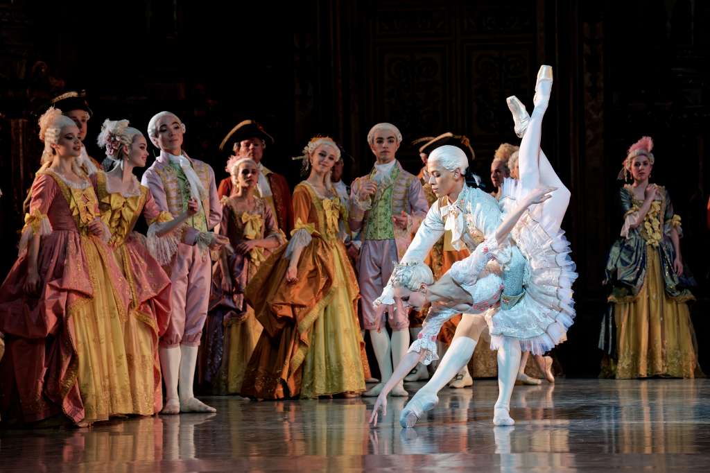 La Belle au bois dormant
Rudolf Noureev
Prégénérale
Bleuenn Battistoni
Aurore
Guillaume Diop
Le Prince Désiré
Les Étoiles, les Premières Danseuses, les Premiers Danseurs et le Corps de Ballet de l’Opéra
© Agathe Poupeney / Divergences-Images / PhotoScene / 06/03/2025 / Opéra Bastille - Opéra national de Paris /France / Paris