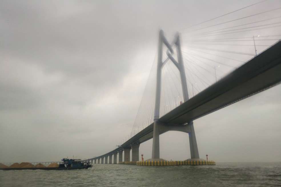 El puente Hong Kong-Zhuhai-Macao conectan Hong Kong, Macao y Zhuhai, las tres ciudades principales del delta del río de las Perlas en China. / Wikipedia.