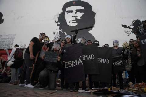 Marcha zombi para “revivir” a las universidades públicas