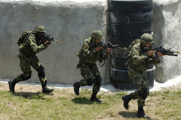 Escándalo de corrupción sacude a las Fuerzas Militares