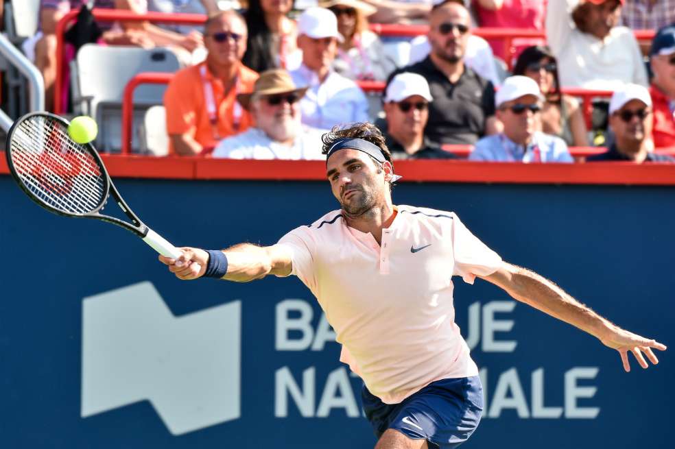 El suizo Roger Federer, este sábado, durante el partido semifinal del Masters 1.000 de Montreal. / AFP