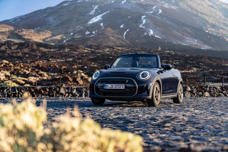 Nuevo Mini Cooper SE convertible.