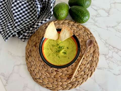 Aderezo de aguacate con yogur griego, exquisito para el paladar