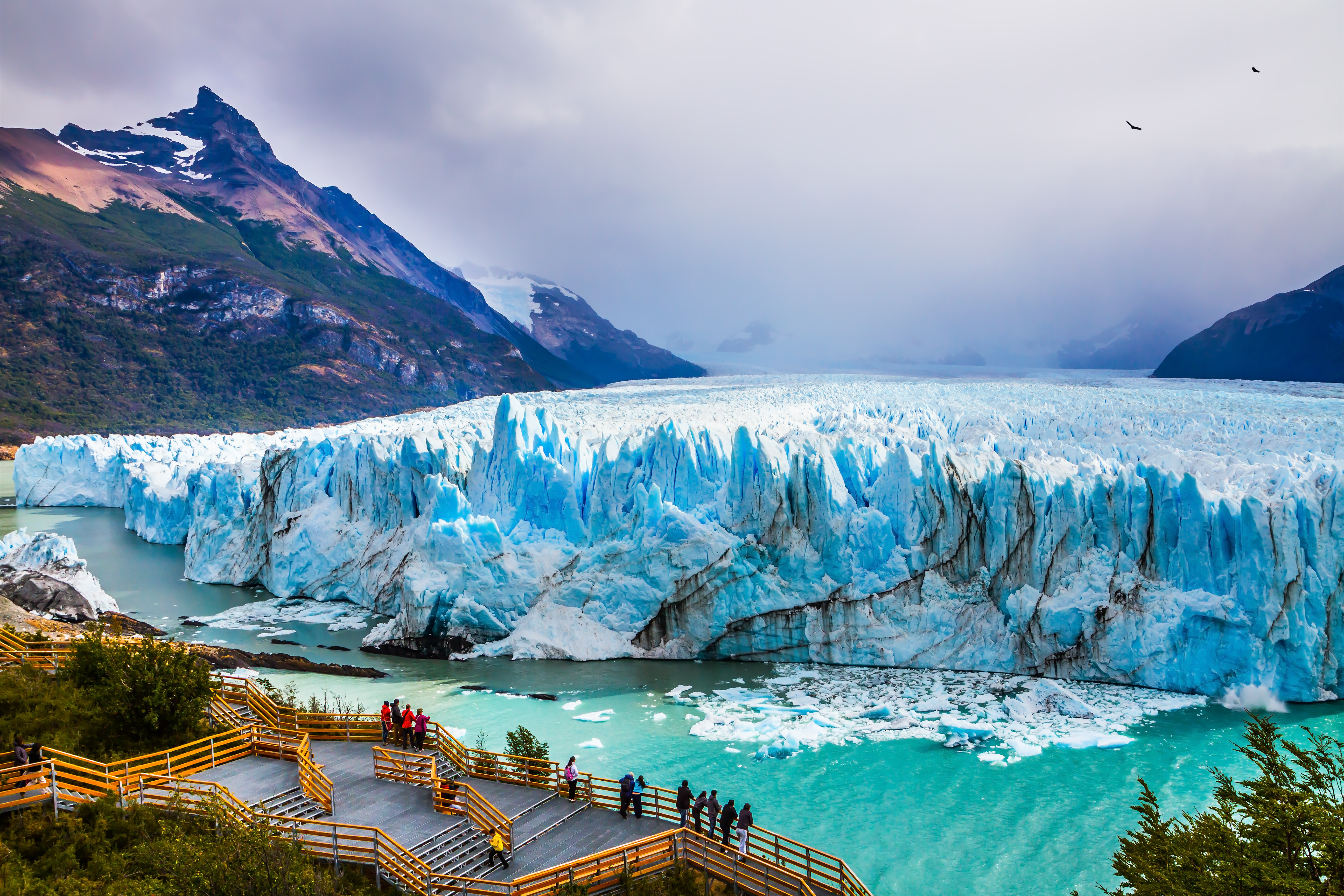 Glaciar Perito Moreno, uno de los paisajes naturales más lindos del mundo.