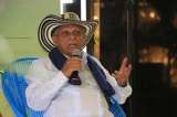 Adolfo Pacheco, una hamaca grande y un sombrero vueltiao