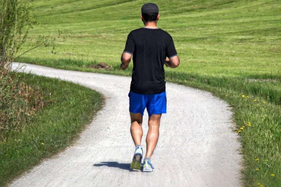 Correr de forma pausada es, según el estudio, la mejor forma de controlar la obesidad. / Pixnio