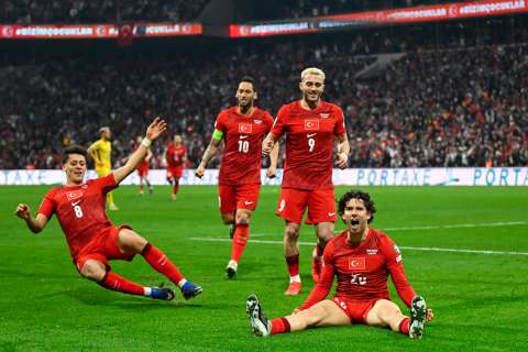 Turquía dejó a Rumanía en el camino y quedó a un partido de volver a la Copa del Mundo