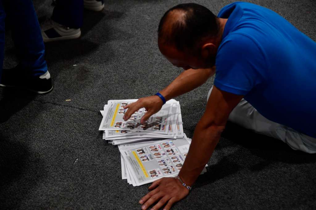 Jornada de elecciones presidenciales realizado en Corferias donde se realiza conteo de votos posterior al cierre de escrutinios en este punto de la ciudad