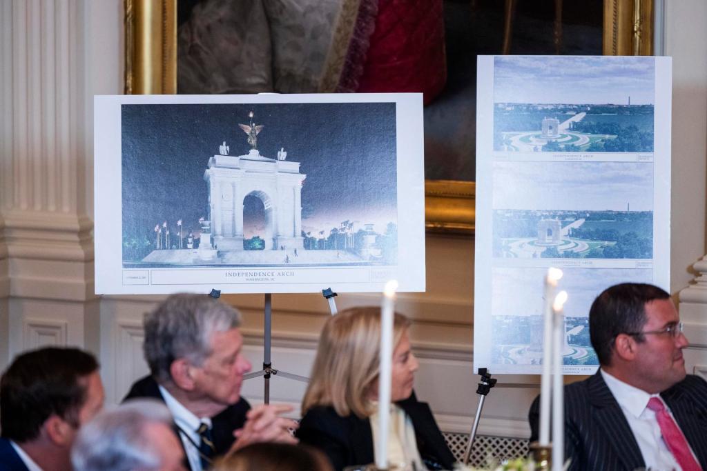 WASHINGTON (United States), 15/10/2025.- Artist diagrams of the planned Triumph Arch are seen at a dinner with US President Donald Trump to raise money for his ballroom extension in the East Room of the White House in Washington, DC, USA, 15 October 2025. The 27400-square-meter ballroom expansion of the White House will seat an estimated 900 people and is estimated to cost 200 million US dollars. EFE/EPA/JIM LO SCALZO / POOL