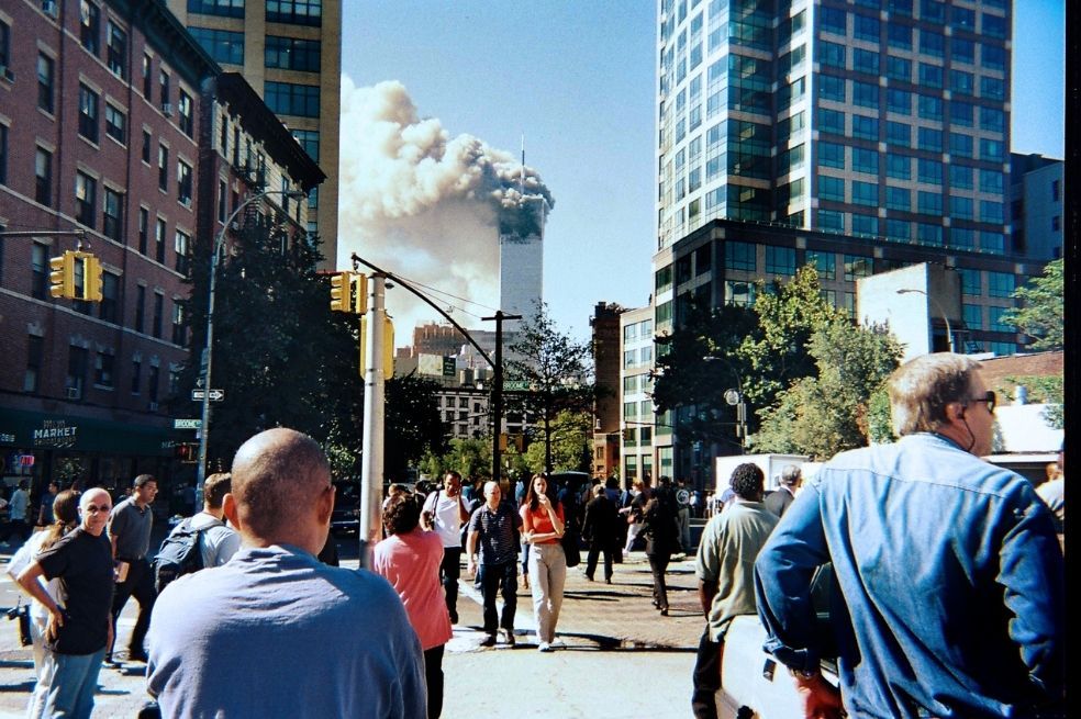 Durante los atentados a las Torres Gemelas, la capacidad de decisión se redujo a seguir los instintos, nadie sabía cómo responder ante la incertidumbre y el miedo.