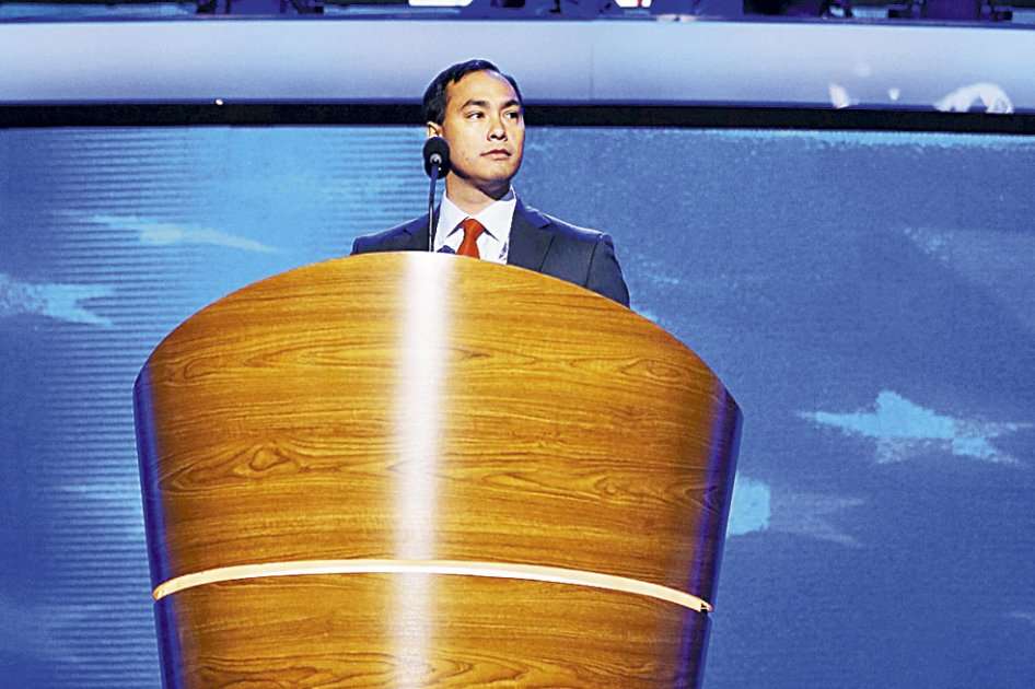 Julián Castro es la clave del voto hispano en la campaña de Obama. / AFP