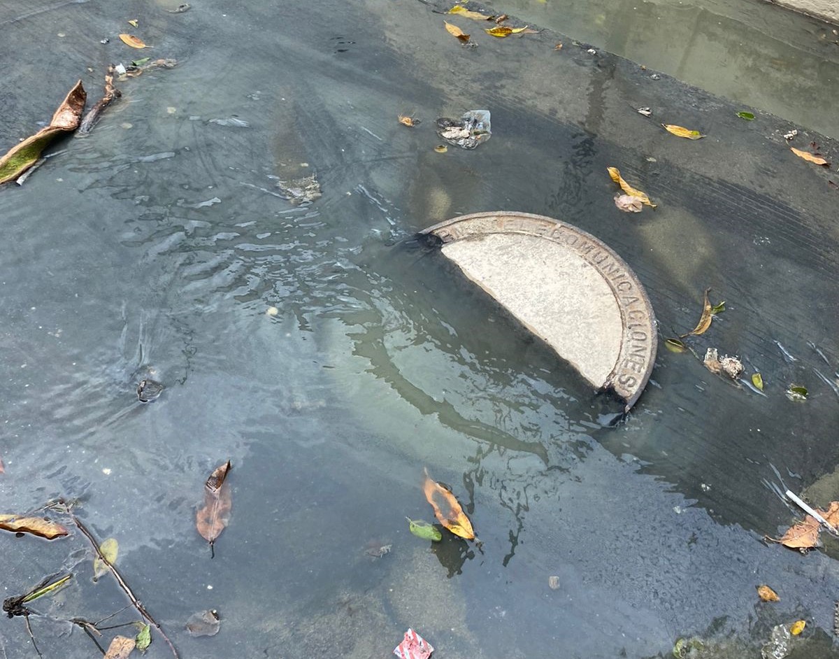 Imagen de referencia. Cada temporada de lluvias exacerba el problema de rebosamiento de aguas residuales, principalmente en sectores como Bellavista, Centro Histórico y Pescaíto.