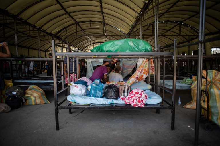 MSF presta apoyo a las autoridades locales para mejorar las condiciones de vida en los centros de cuarentena, principalmente en el área de agua y saneamiento.