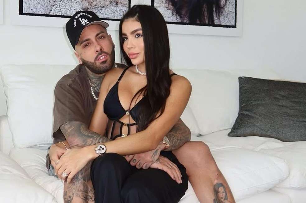 La modelo colombiana, esposa del reguetonero, lloró al descubrir su obsequio. Imágenes.