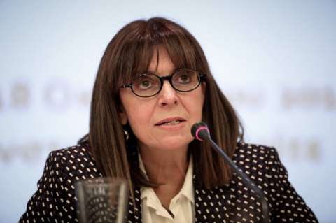 ¿Quién es Ekaterini Sakellaropoulou, la primera mujer presidenta de Grecia?