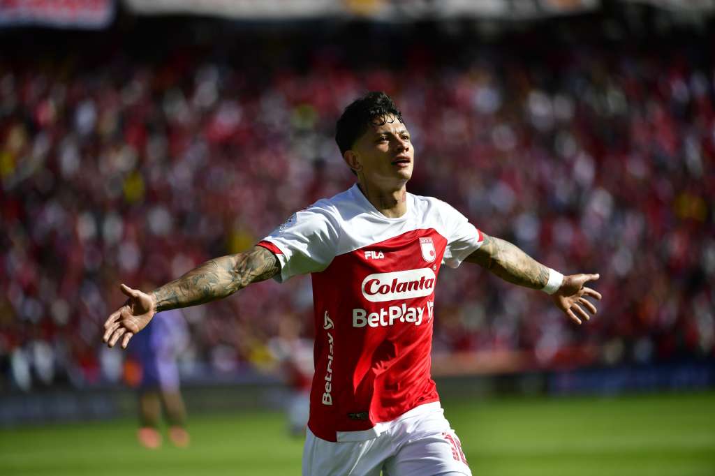 Alexis Zapata, en su debut con el cardenal, anotó uno de los goles de Santa Fe.