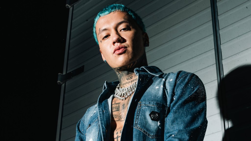 Por primera vez, Blessd participó en la Semana de la Moda de Milán. El cantante expresó su emoción por este gran paso en su carrera, diciendo que está aquí “para hacer historia”. La pasarela de Philipp Plein cerró la jornada de moda el sábado 21 de septiembre de 2024.