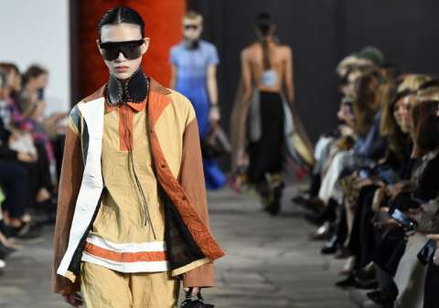 Loewe presentó en París su moda individualista