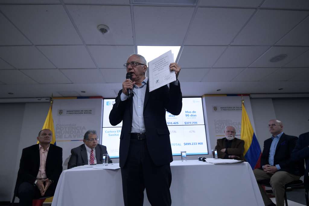 Ministro de Salud, en rueda de prensa por la deuda que tiene la EPS Sanitas con la red de droguerías Cruz Verde.