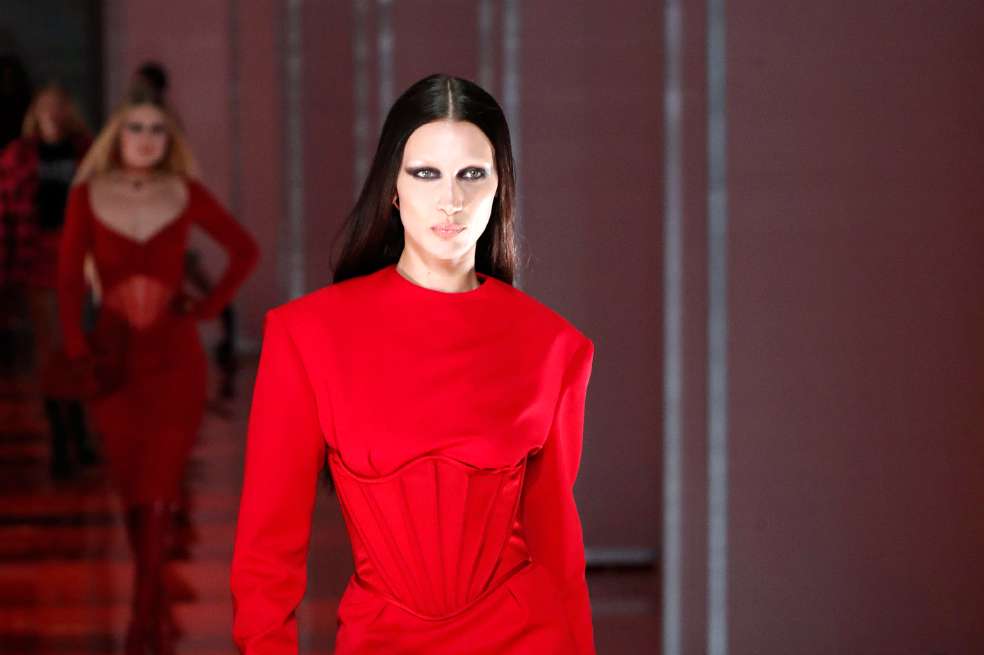 Marcas como Versace ponen esta prenda en furor.